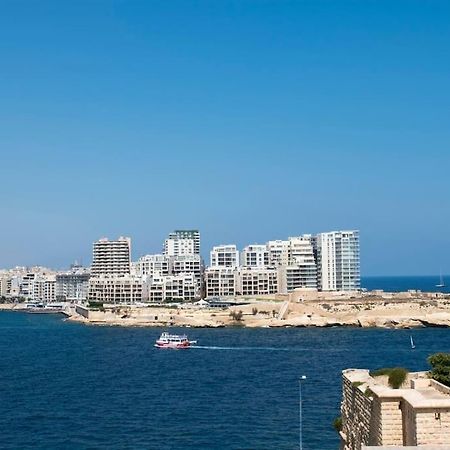 Vallettastay - Harbor View Gem -Sea View 2 Bed Apt Bagian luar foto