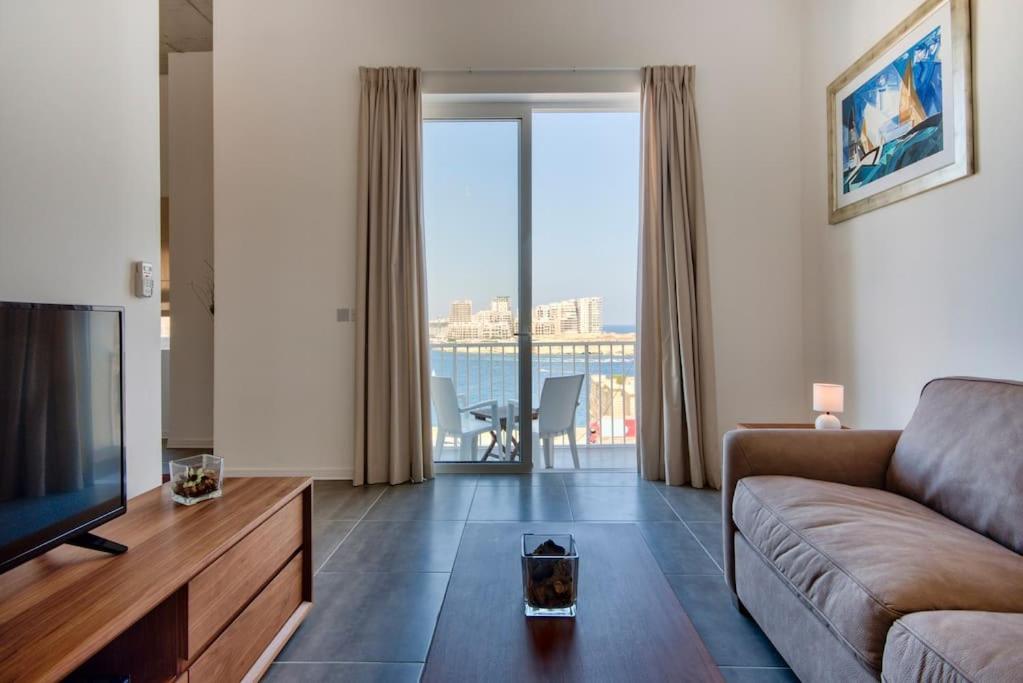 Vallettastay - Harbor View Gem -Sea View 2 Bed Apt Bagian luar foto