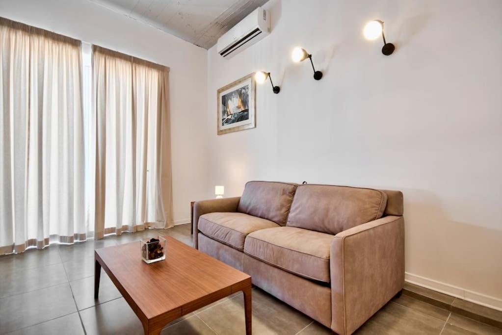 Vallettastay - Harbor View Gem -Sea View 2 Bed Apt Bagian luar foto