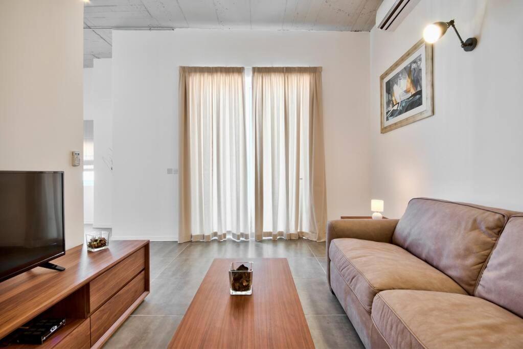 Vallettastay - Harbor View Gem -Sea View 2 Bed Apt Bagian luar foto