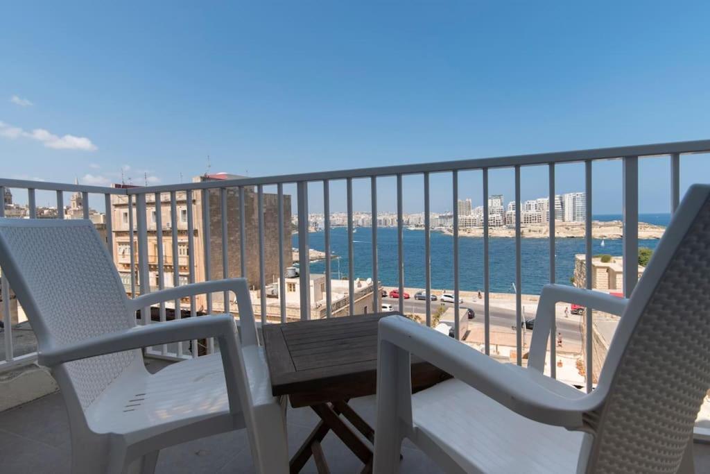 Vallettastay - Harbor View Gem -Sea View 2 Bed Apt Bagian luar foto